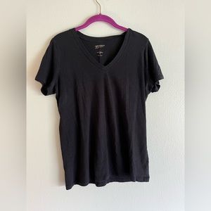 Size large, Arizona black V-neck shirt
